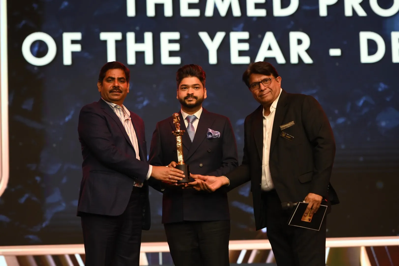 Anuj Khetan receving Golden Pillar Award